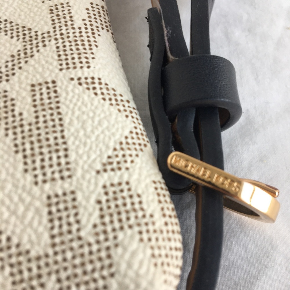 Michael Kors Large Logo Wristlet - Picture 4 of 6